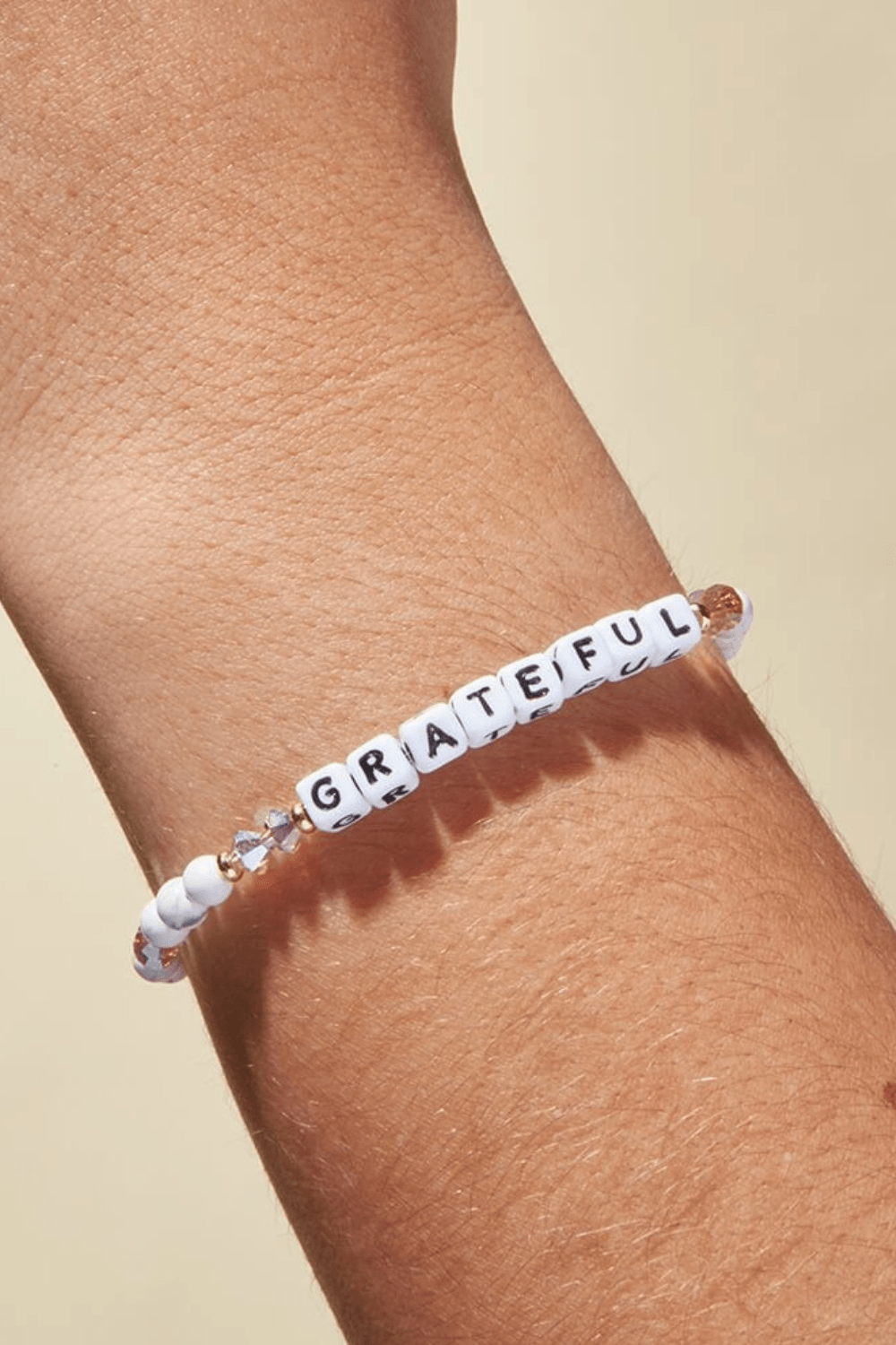 GRATEFUL in Cream Puff/White