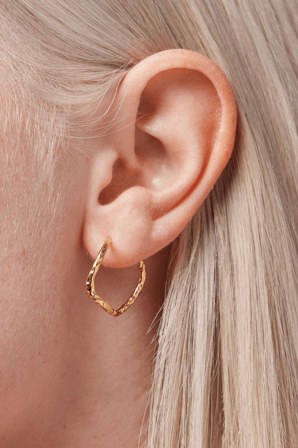 Sway Hoops in Gold