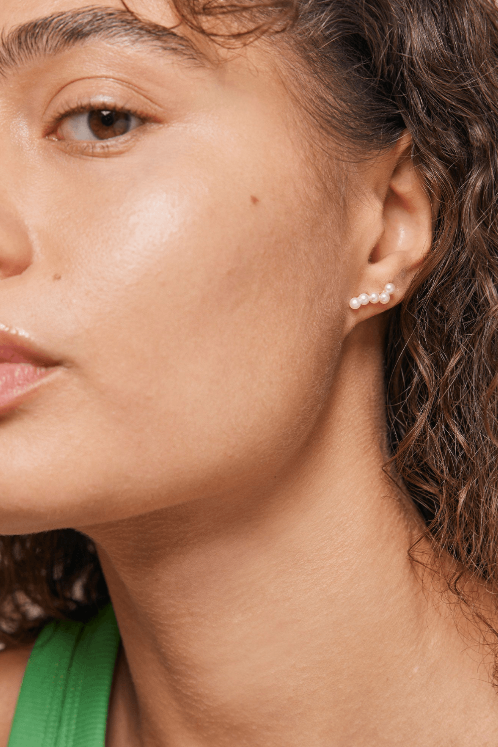 Evie Studs in Pearls