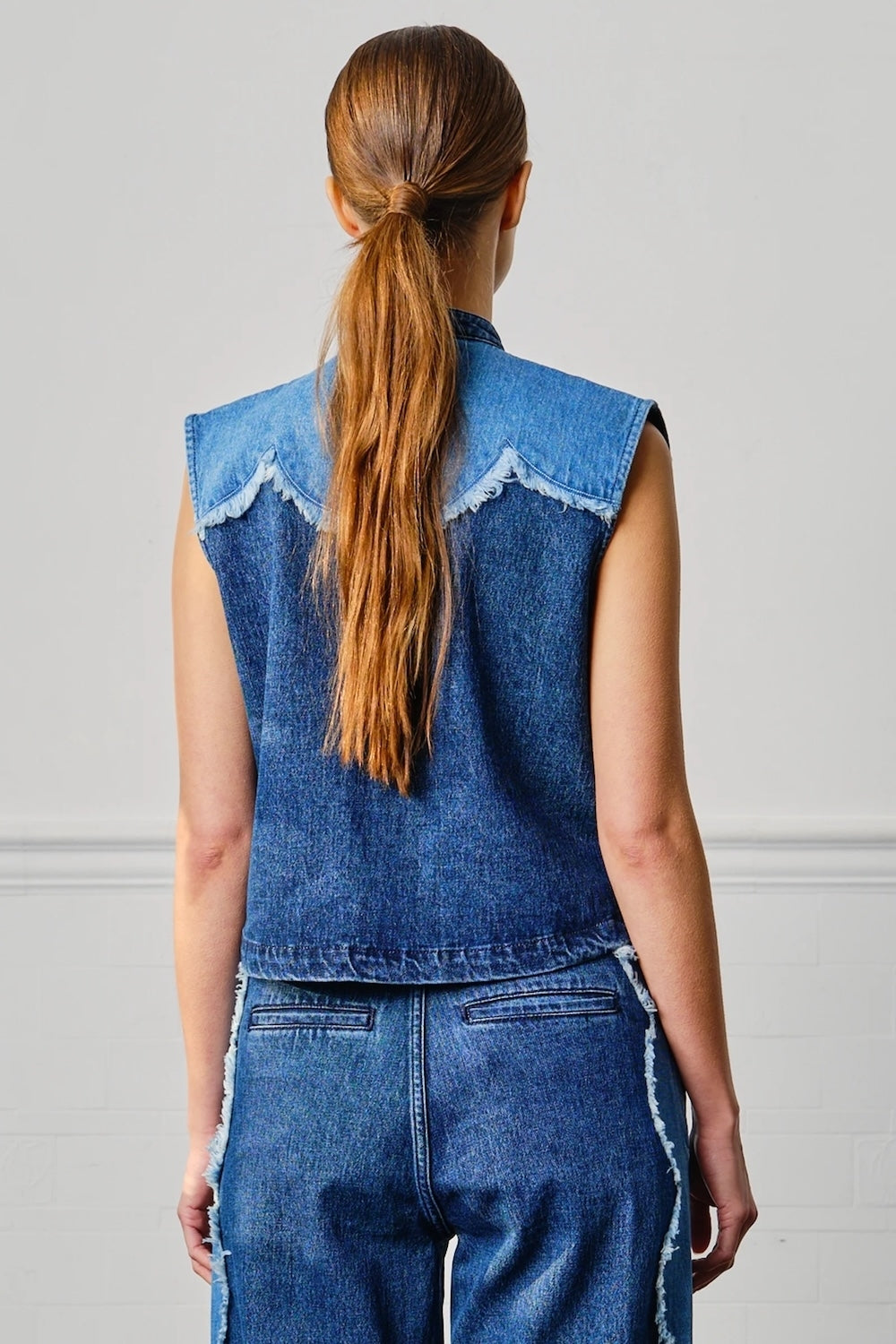 Ari Waistcoat in Dark Vintage Scallop