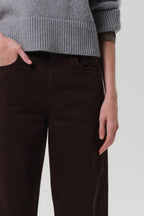 Miro Relaxed Jeans in Carob