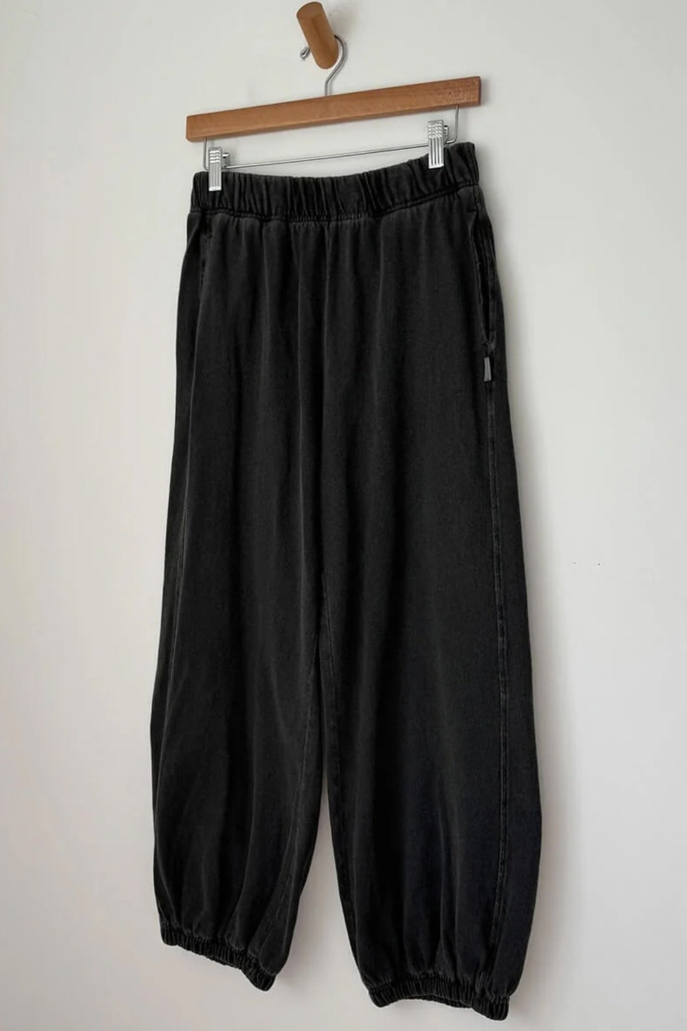 Balloon Pants in Almost Black