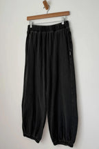 Balloon Pants in Almost Black