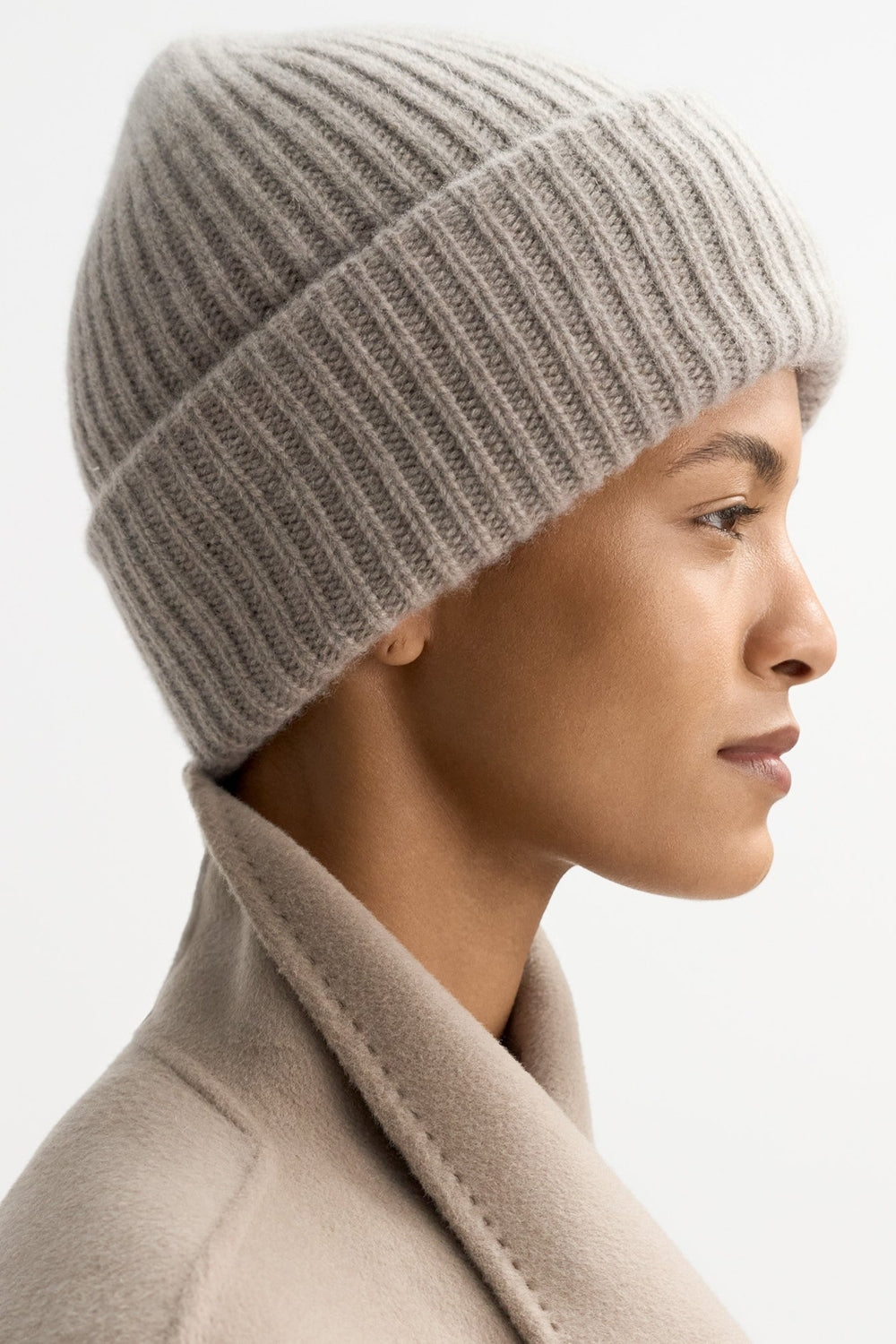 Ribbed Cashmere Beanie in Greige