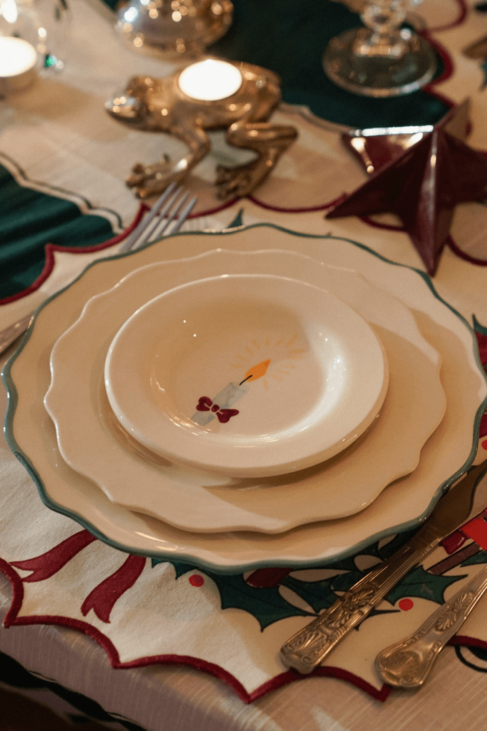 Forest Scalloped Dinner Plate