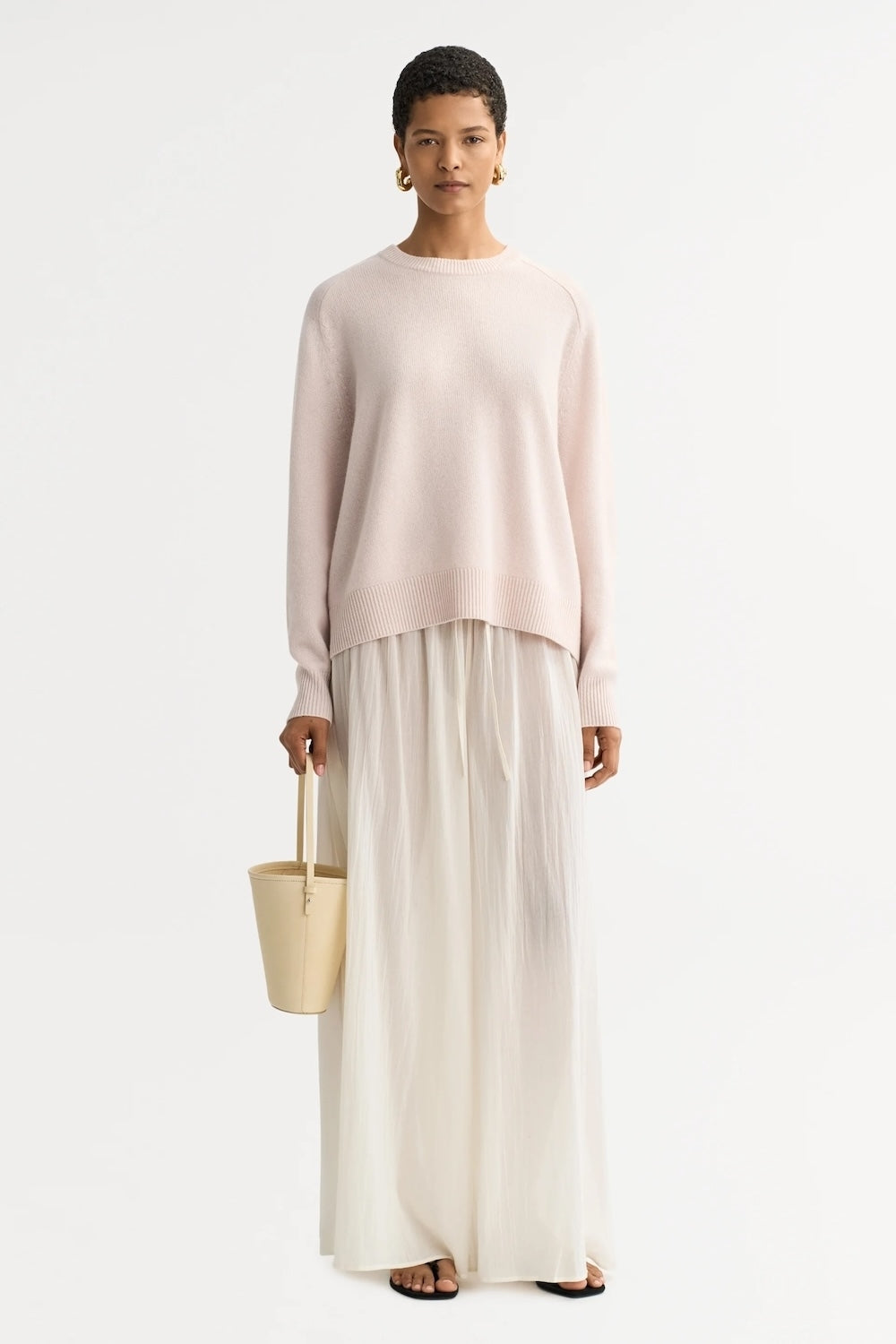 Boyfriend Crew Neck Cashmere Sweater in Powder