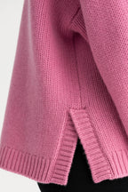Soft Goat Chunky Crew Neck Cashmere Sweater in Pink
