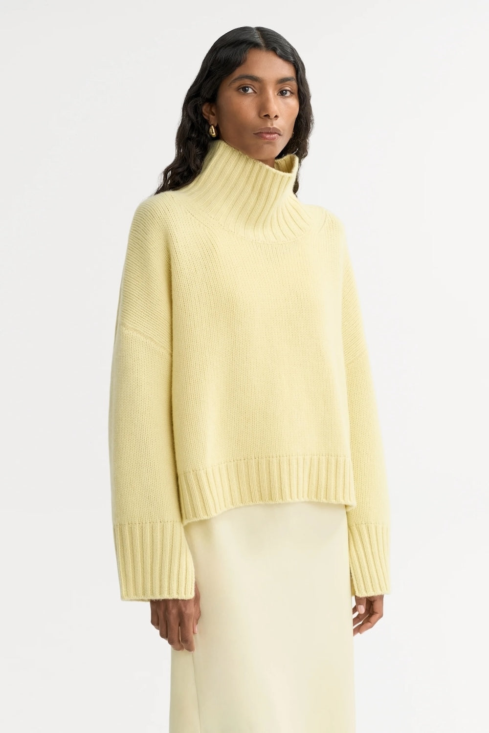 Girlfriend Turtleneck Cashmere Sweater in Honeydew