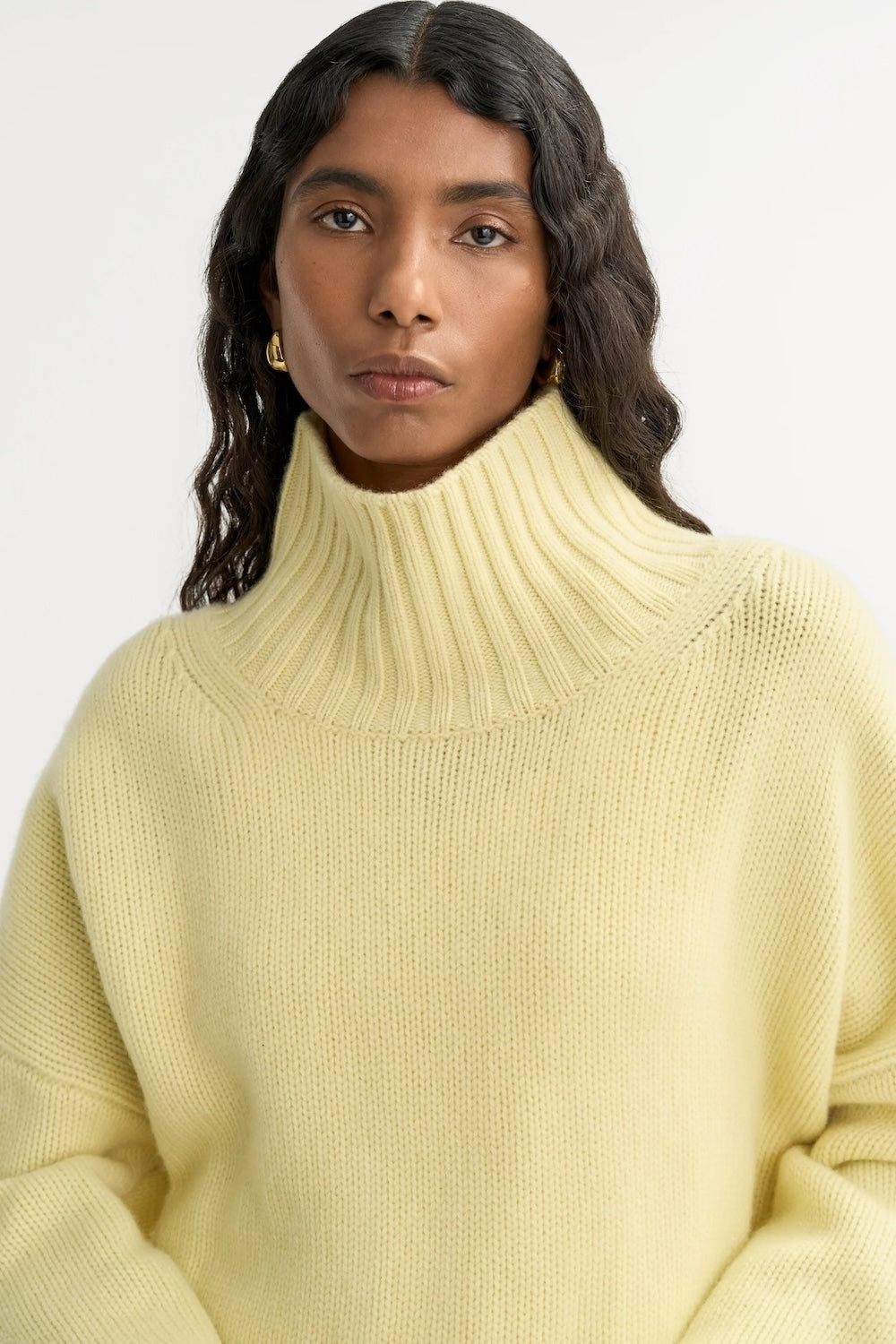 Girlfriend Turtleneck Cashmere Sweater in Honeydew