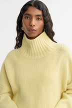 Girlfriend Turtleneck Cashmere Sweater in Honeydew