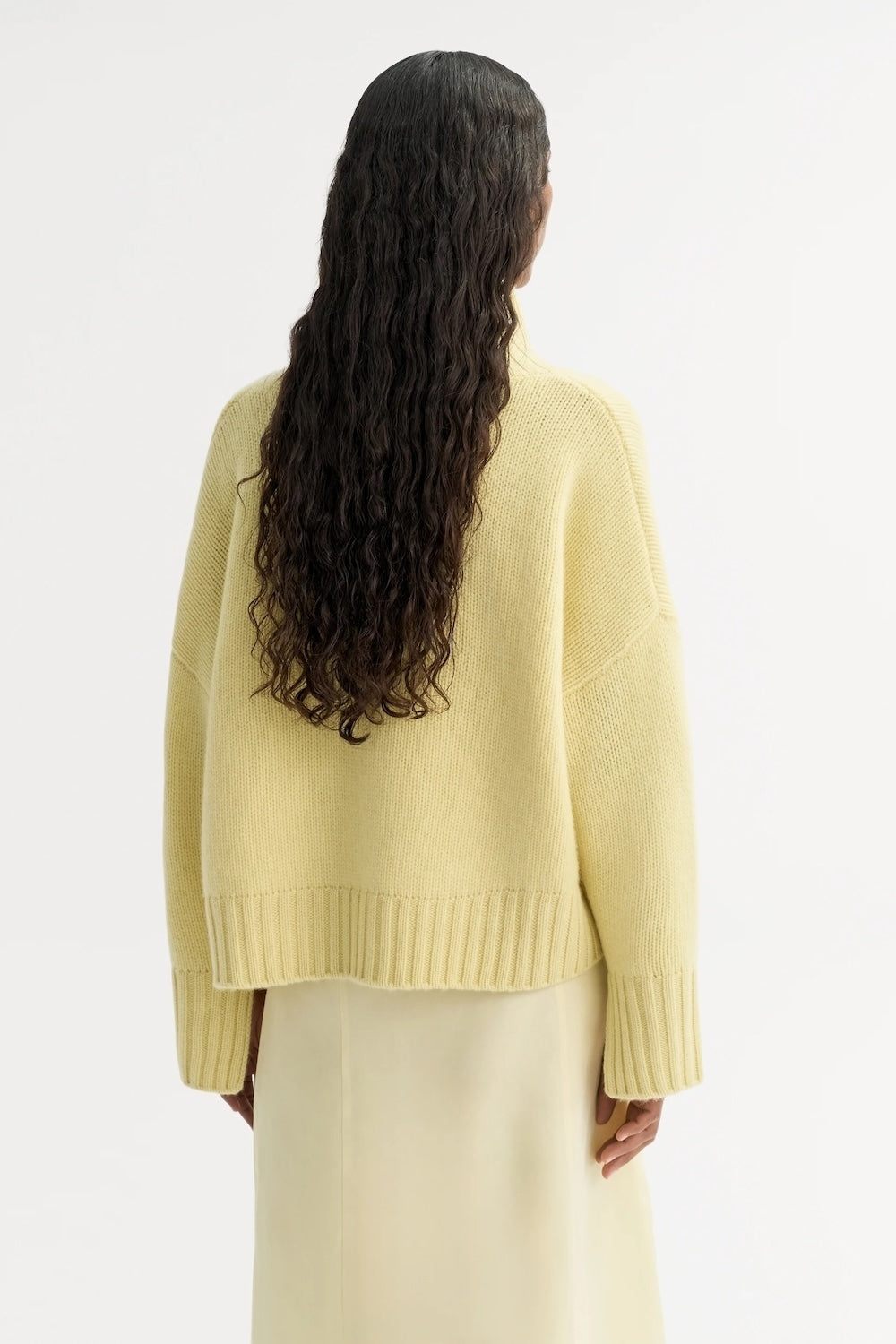 Girlfriend Turtleneck Cashmere Sweater in Honeydew