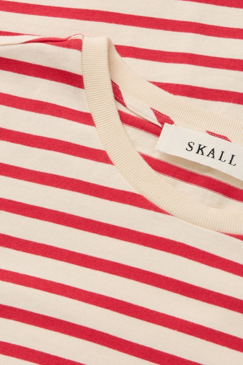 Skall Marron Regular Tee in Off White/Red Stripe