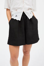Vetiver Shorts in Black