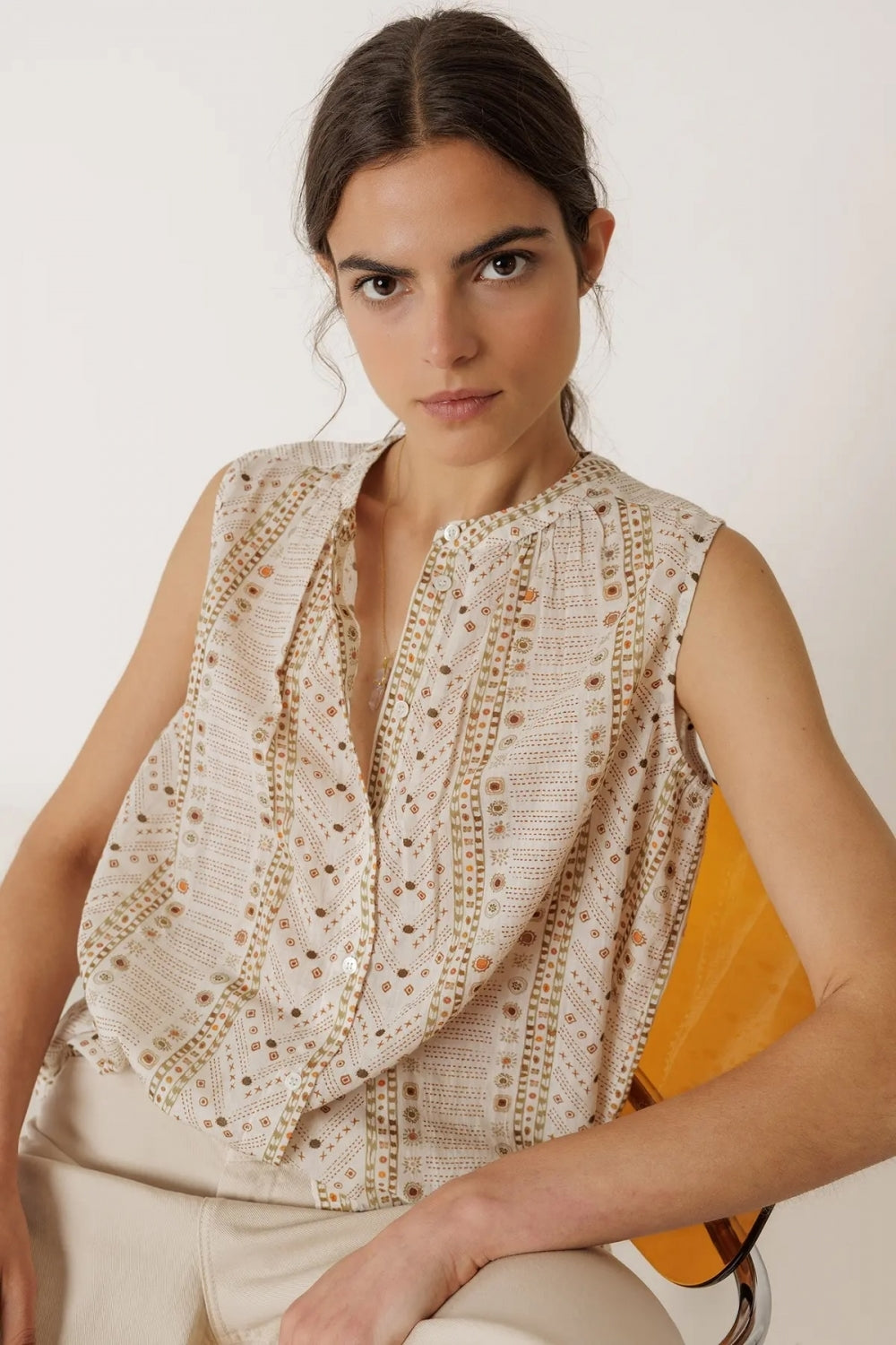 Sleeveless Shirt in Ecru Pattern