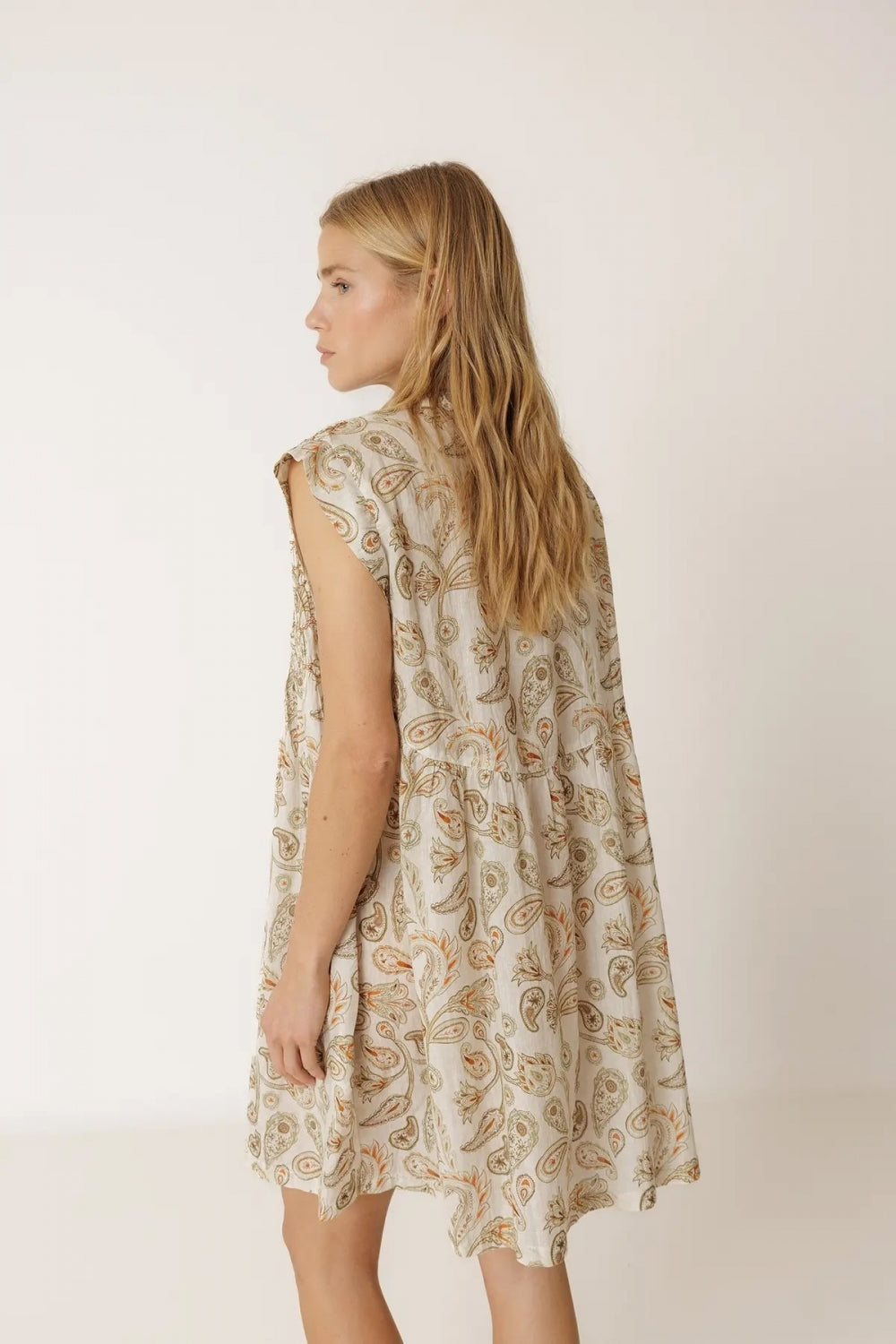 Sleeveless Dress in Khaki Paisley