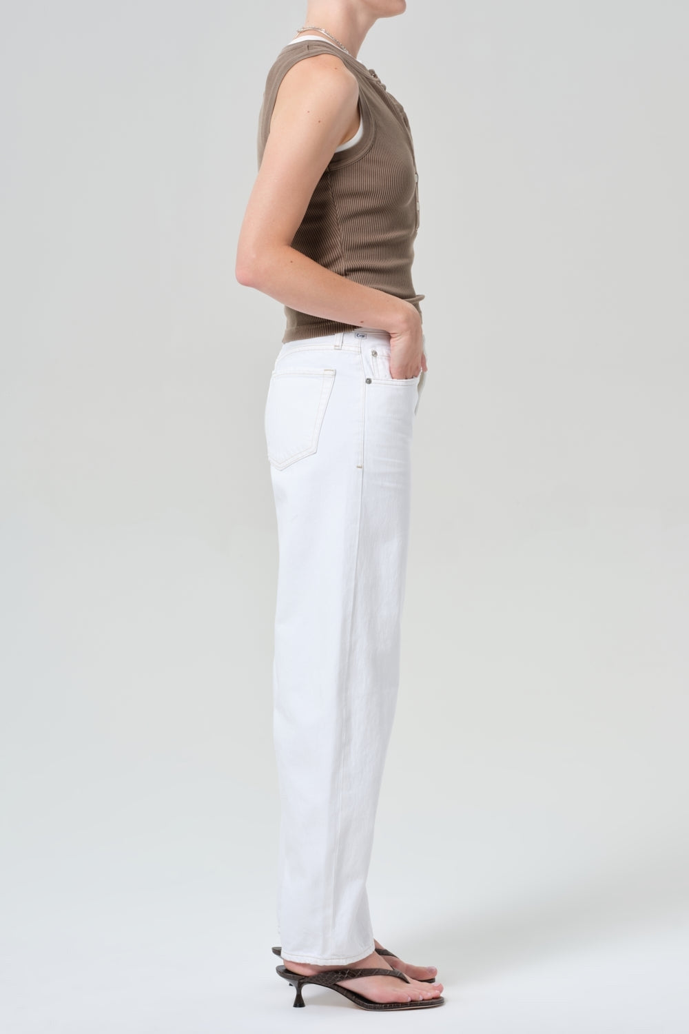 Miro Relaxed Barrel Leg Jean in Soft White