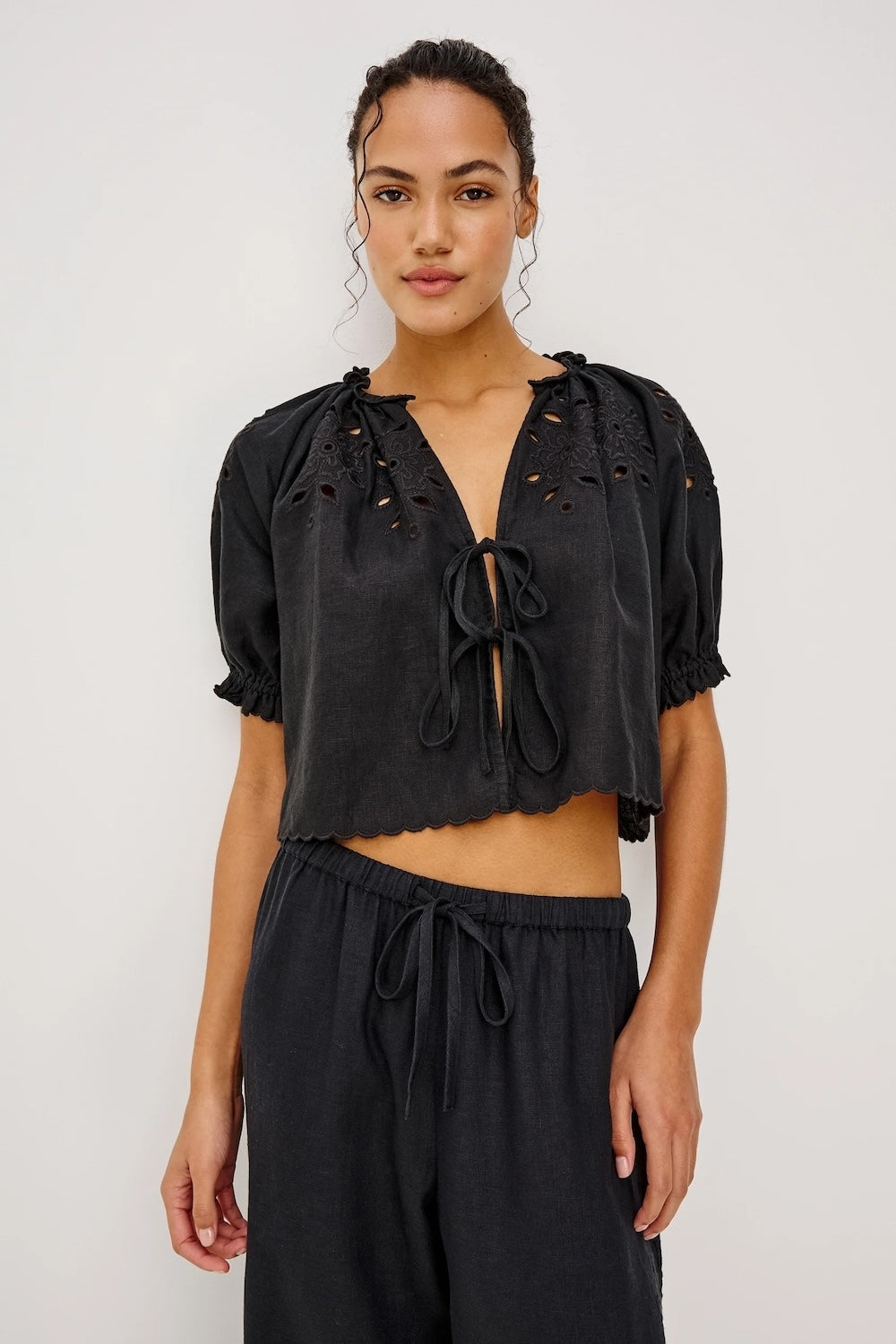 Lizbeth Linen Top in Black