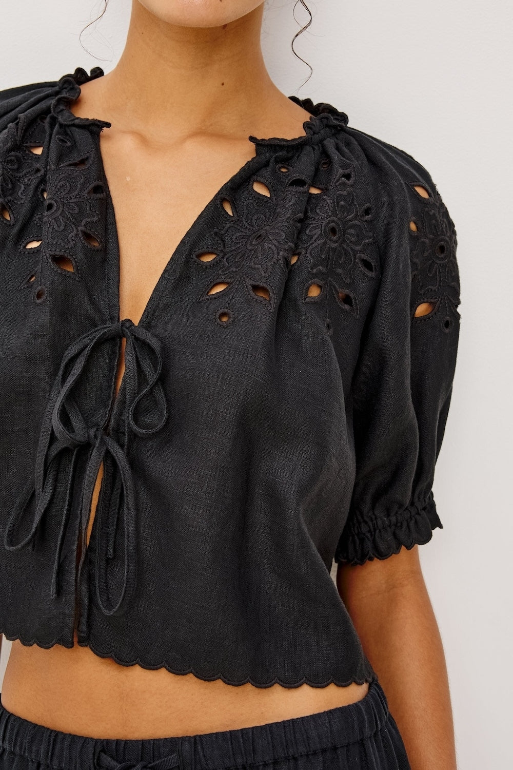 Lizbeth Linen Top in Black