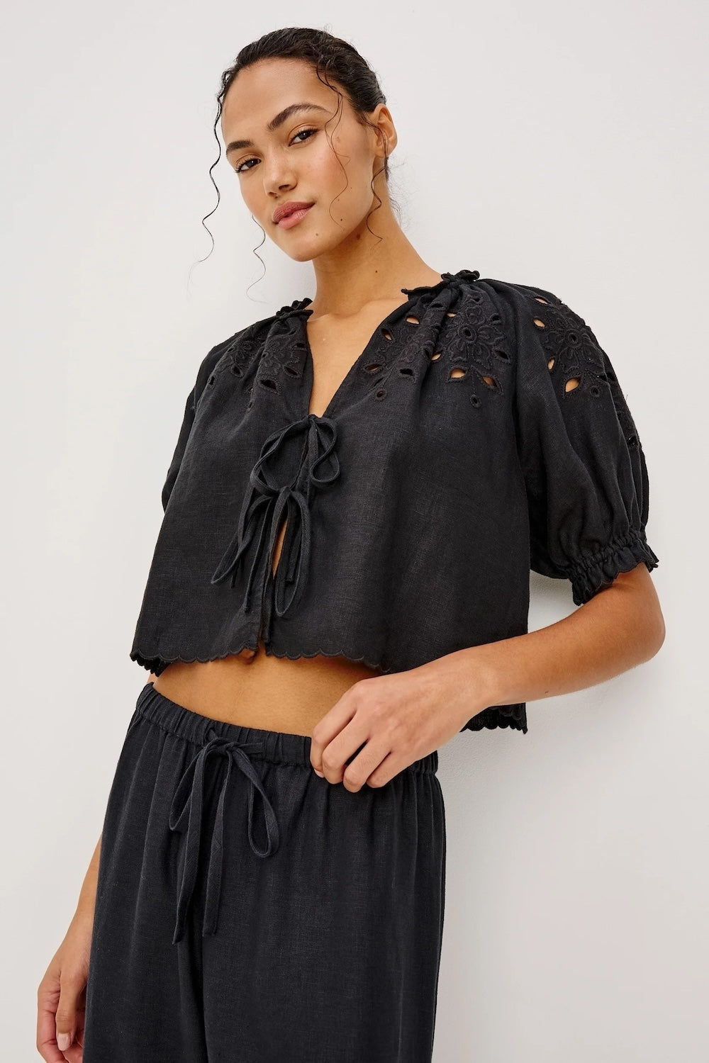 Lizbeth Linen Top in Black