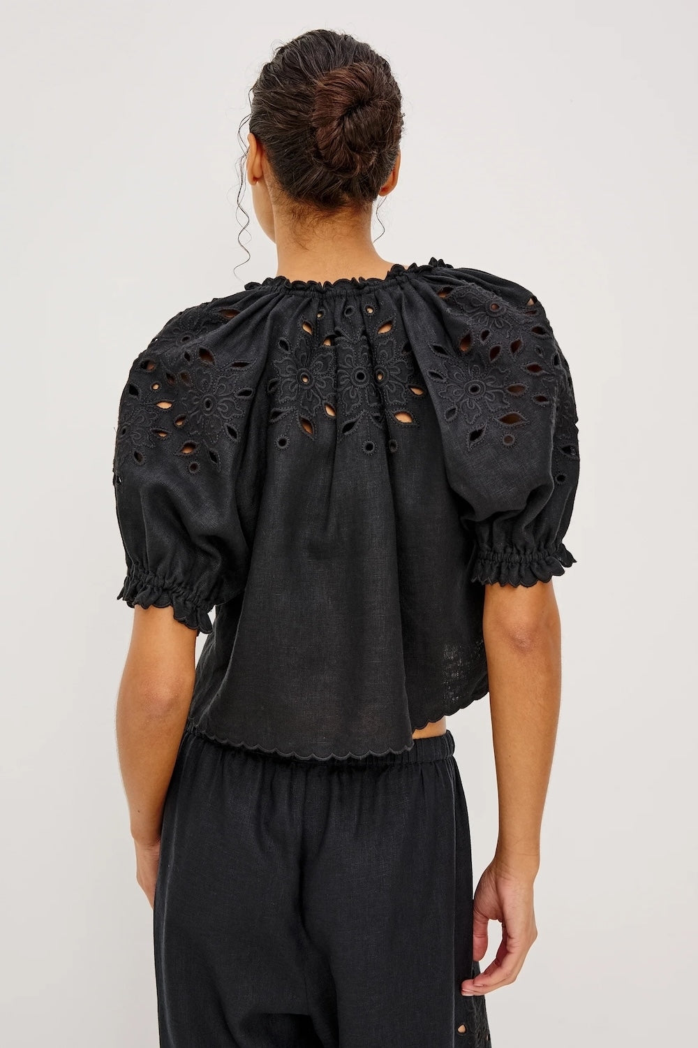 Lizbeth Linen Top in Black