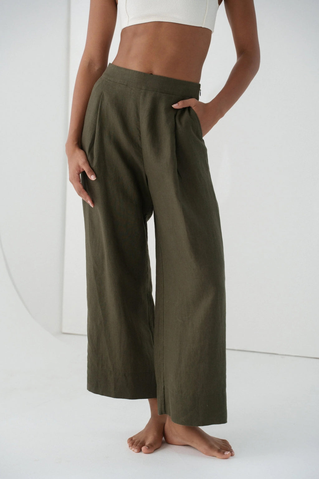 Ivy Linen Crop Pants in Khaki
