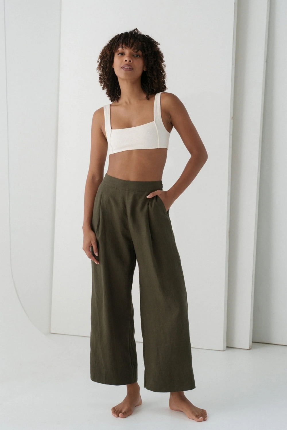 Ivy Linen Crop Pants in Khaki