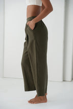 Ivy Linen Crop Pants in Khaki