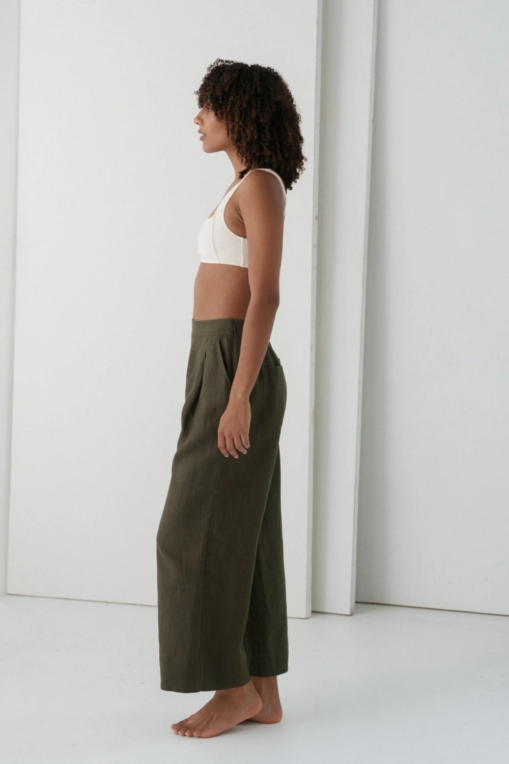 Ivy Linen Crop Pants in Khaki