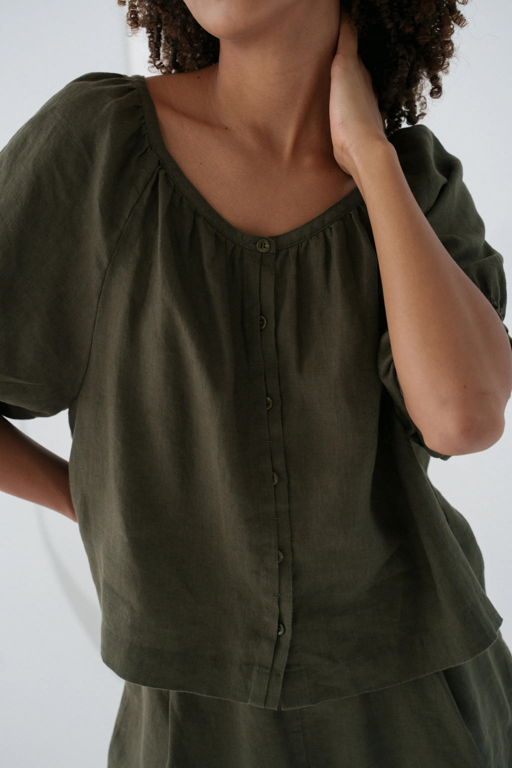 Pia Linen Top in Khaki