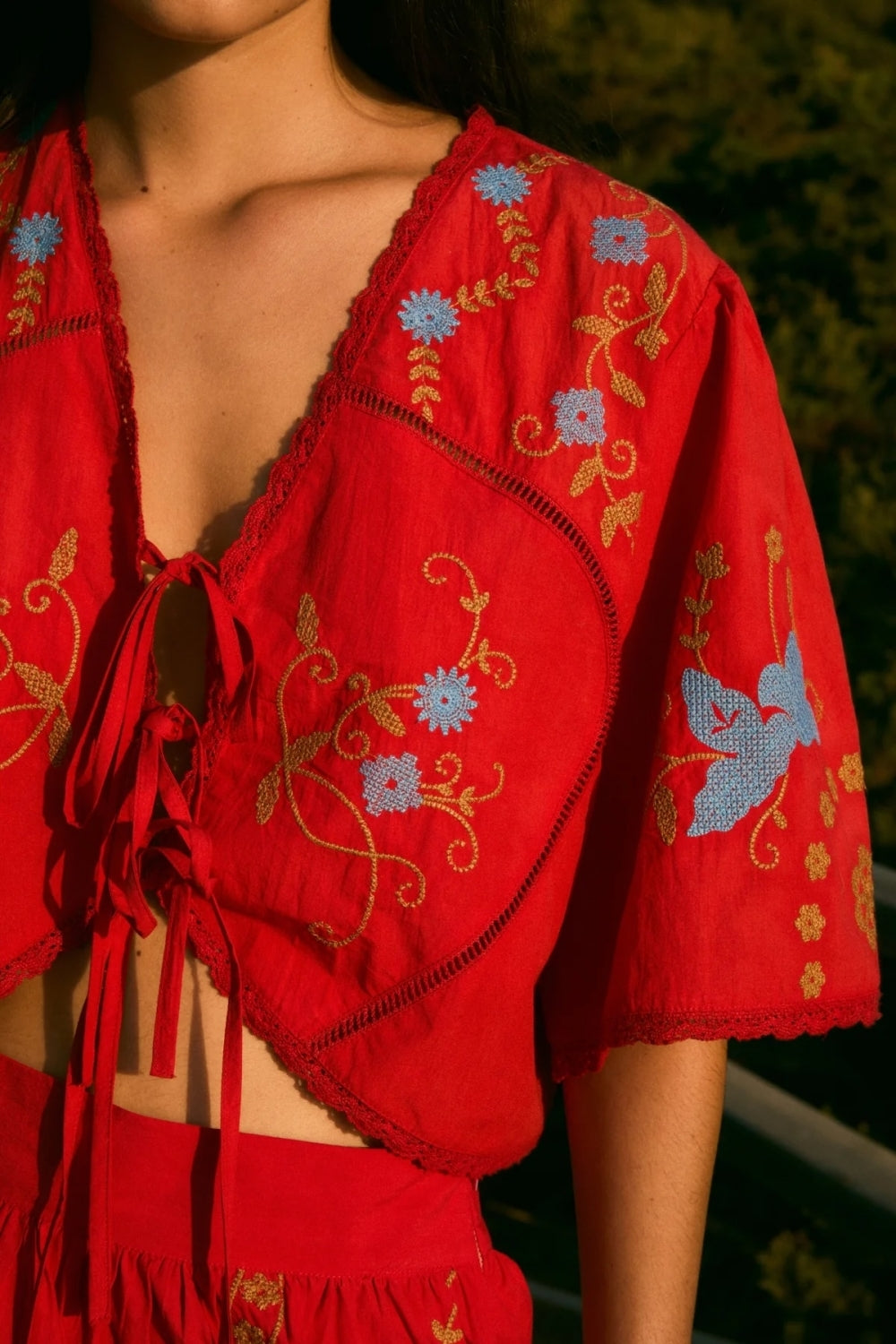 Amapola Embroidery Blouse in Rojo