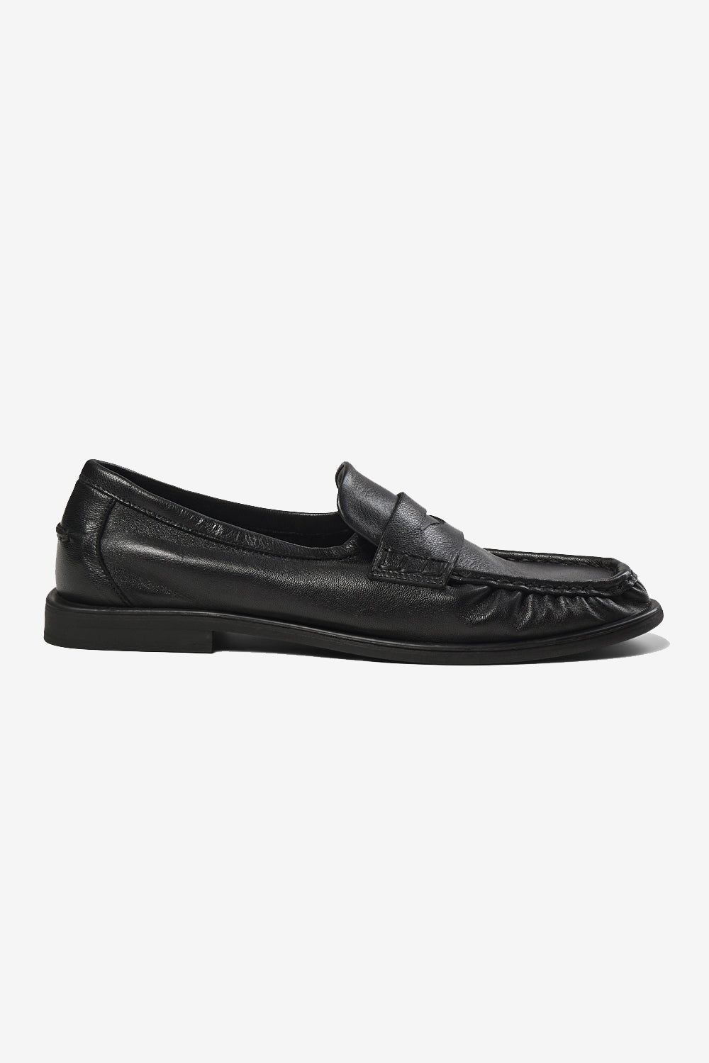 PAVEMENT Elmira Loafer in Black Leather
