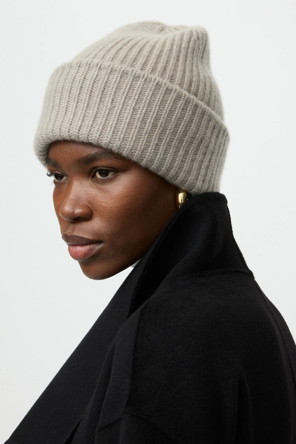SOFT GOAT Ribbed Beanie in Greige