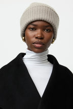 SOFT GOAT Ribbed Beanie in Greige