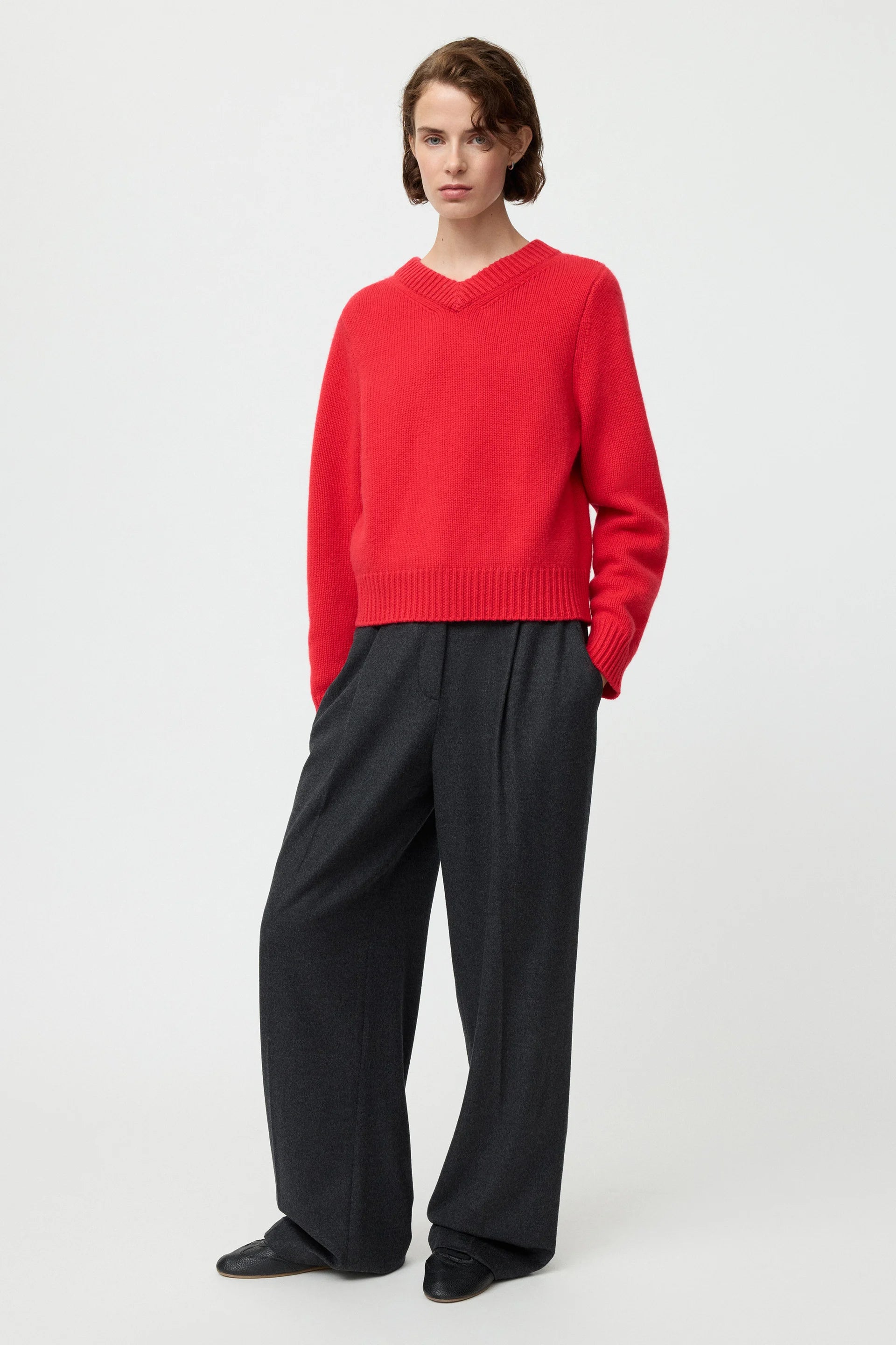 SOFT GOAT Chunky V-neck in Rouge