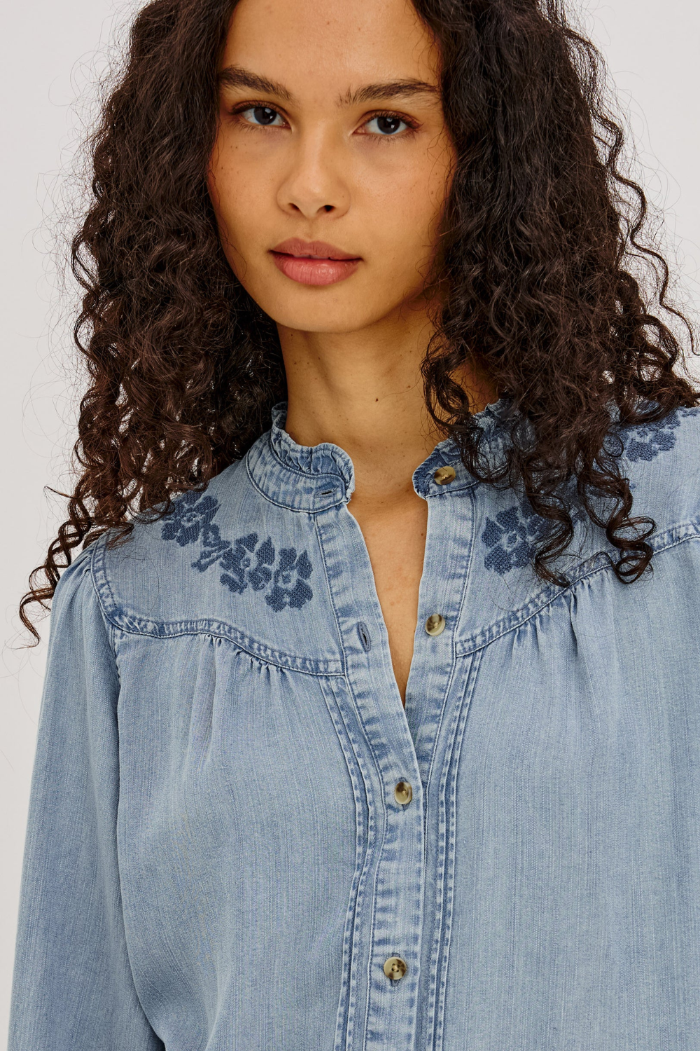Alanna Blouse in Medium Cloud Wash
