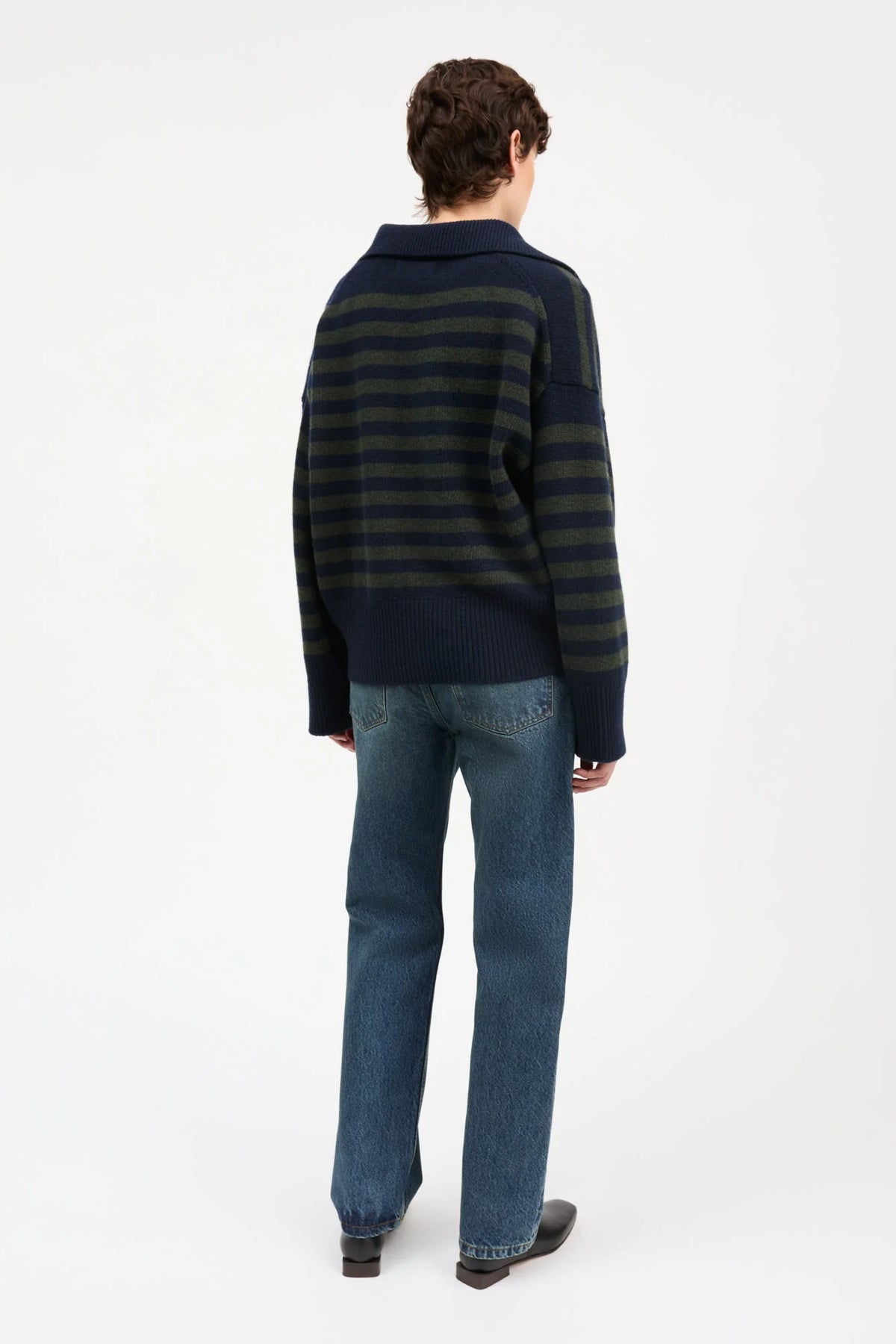 Skall Studio Dean V-Neck Jumper in Navy / Dark Green Stripe
