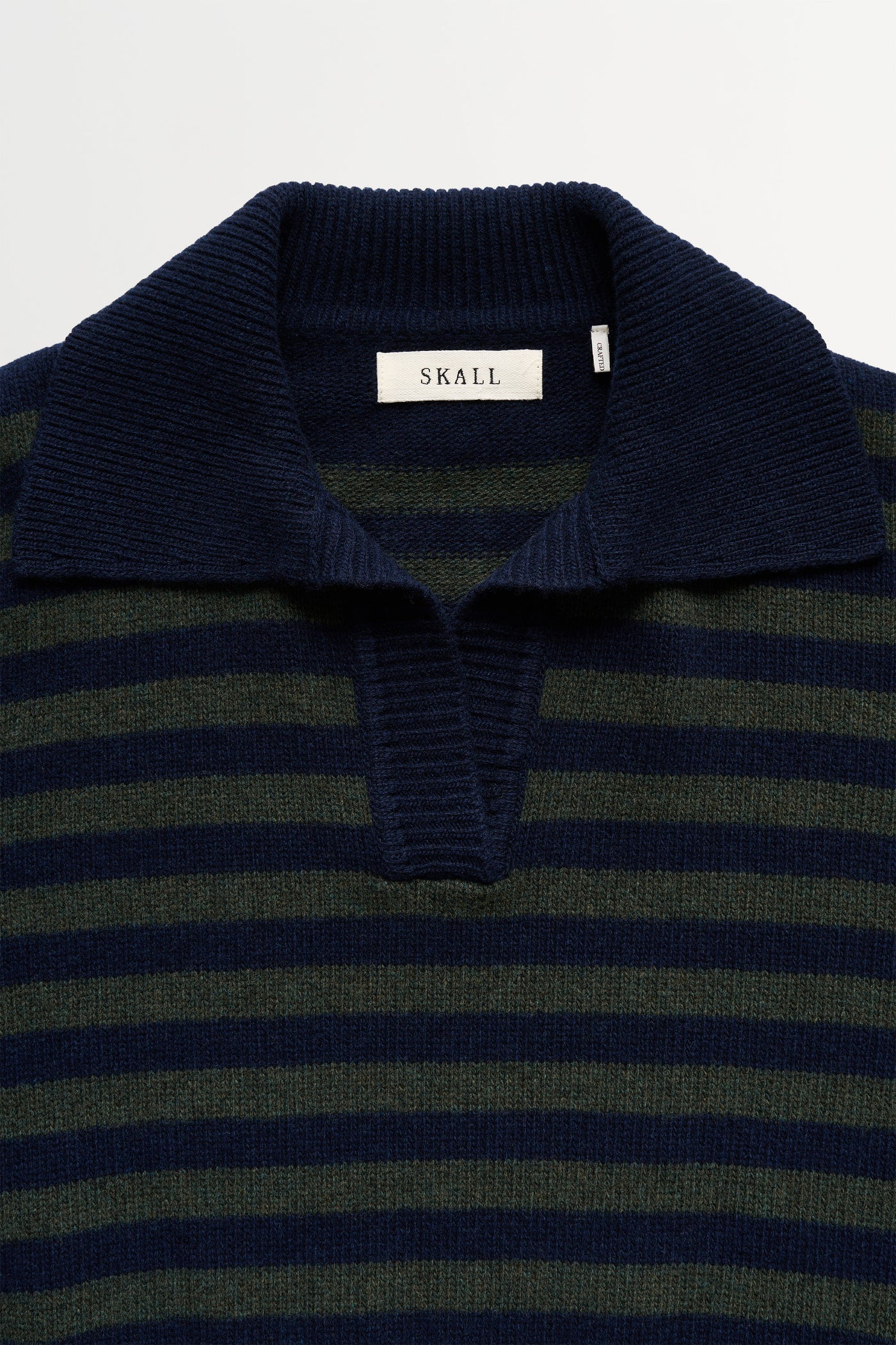 Skall Studio Dean V-Neck Jumper in Navy / Dark Green Stripe