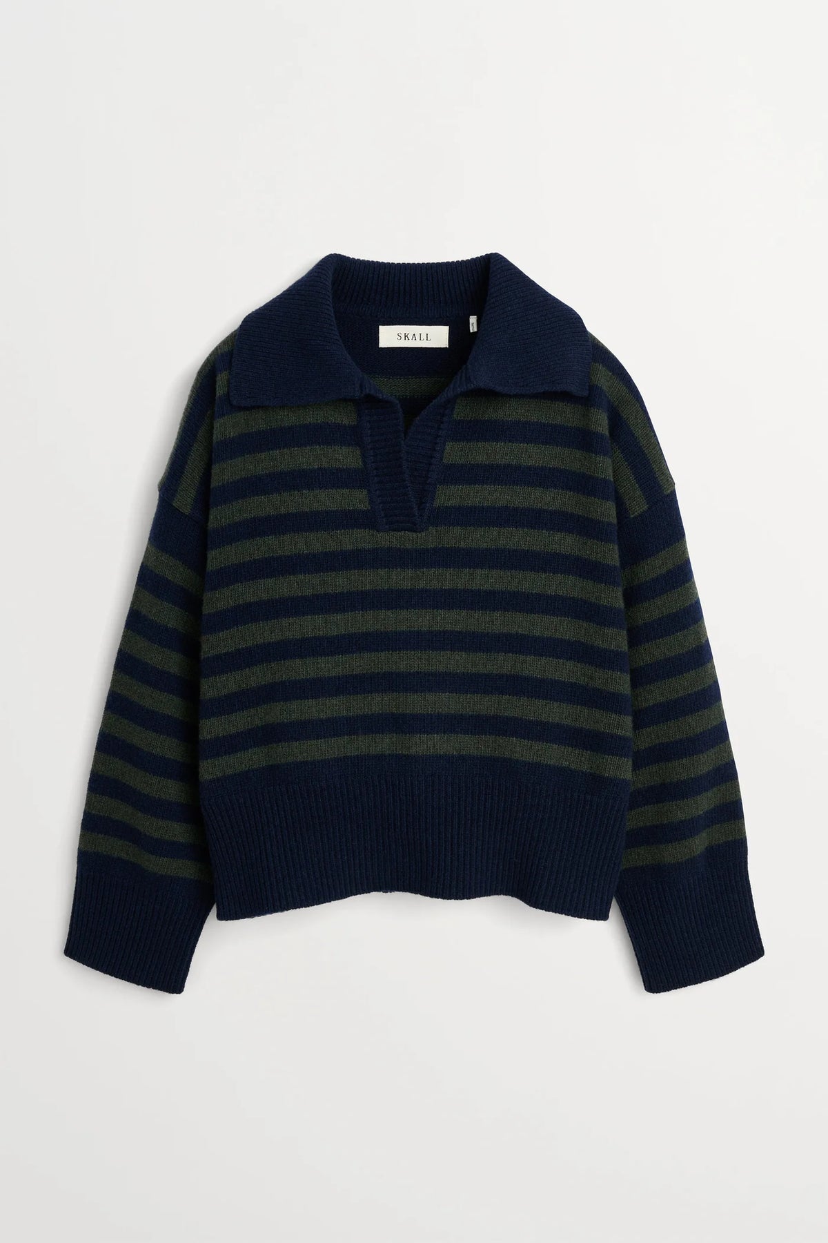 Skall Studio Dean V-Neck Jumper in Navy / Dark Green Stripe