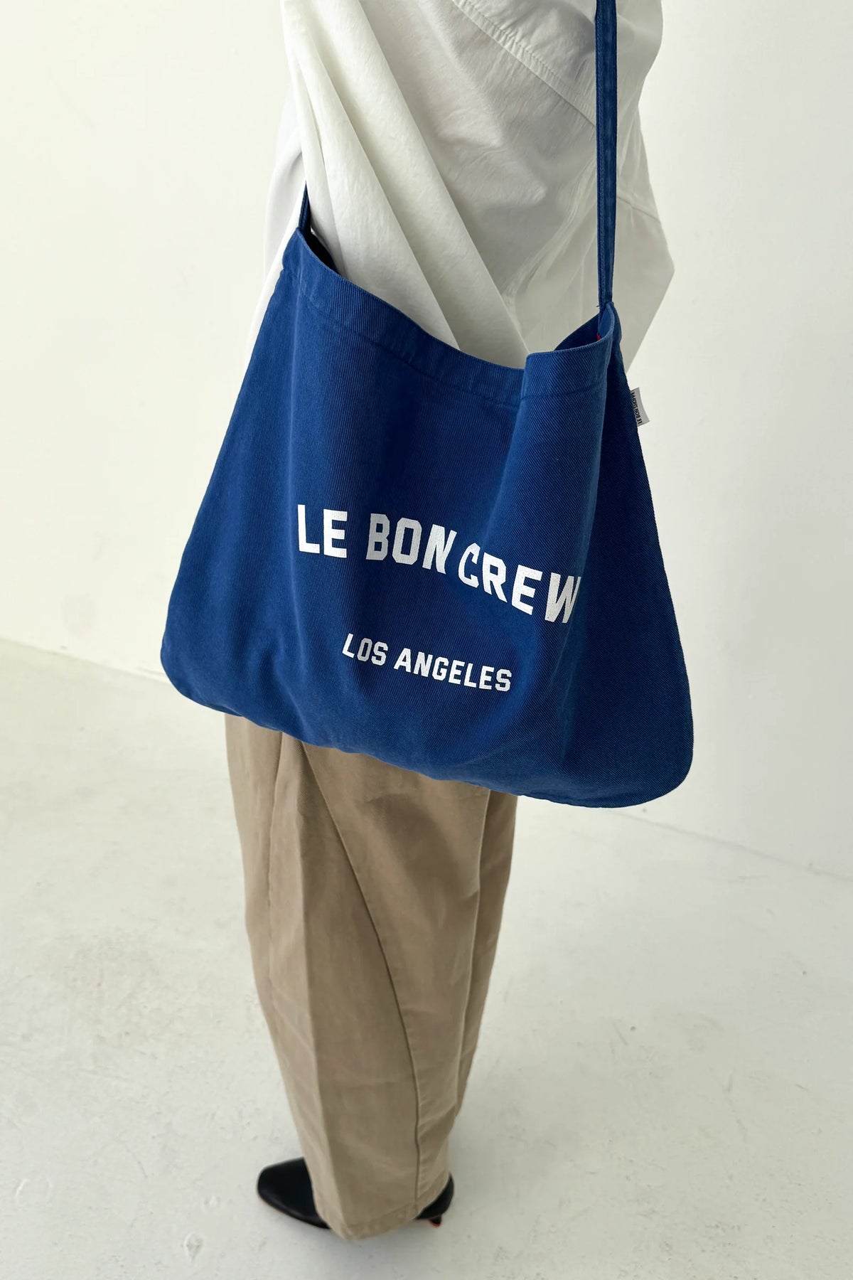 Le Bon Crew Happy Carry Bag in Azure