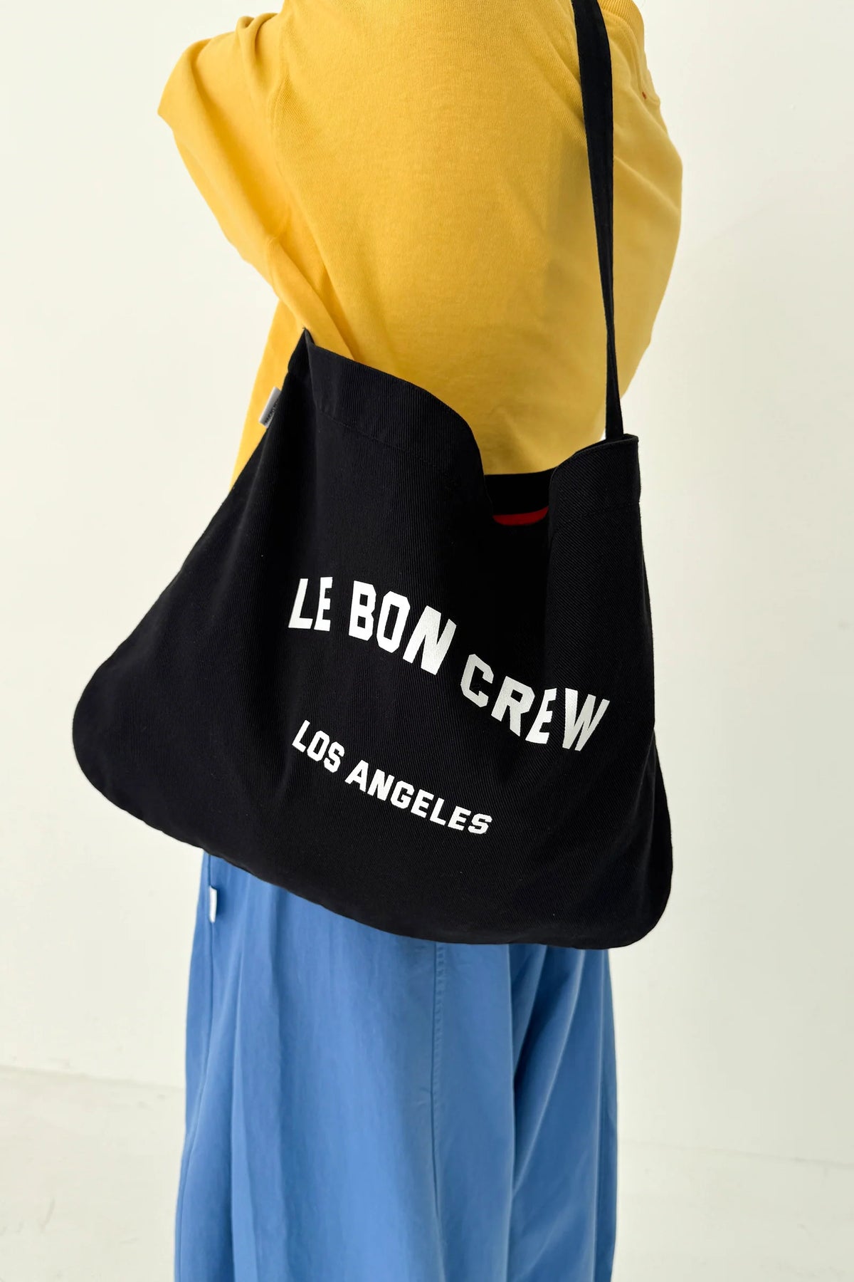 Le Bon Crew Happy Carry Bag in Black