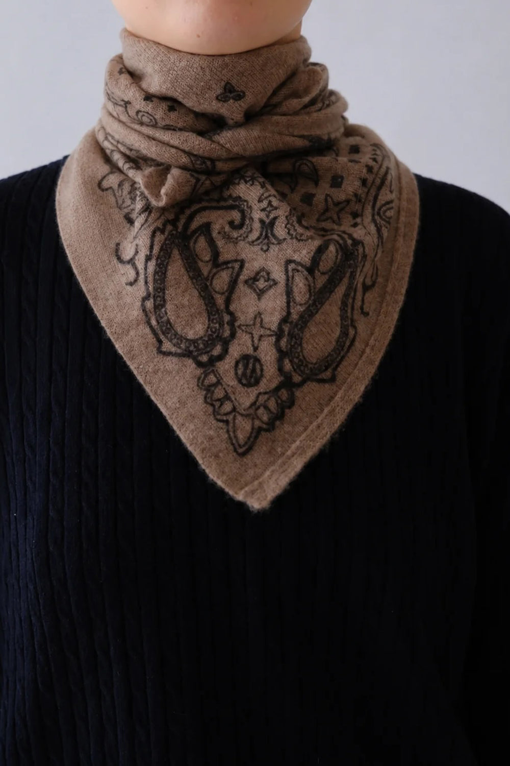 Lescarf Cashmere Paisley Scarf in Greige 65cm