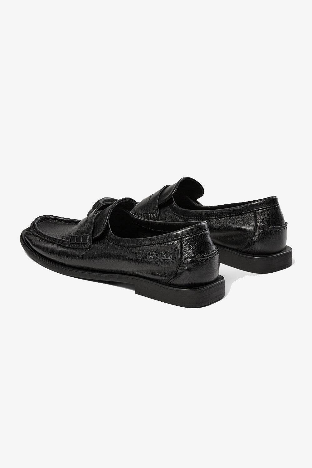 PAVEMENT Elmira Loafer in Black Leather