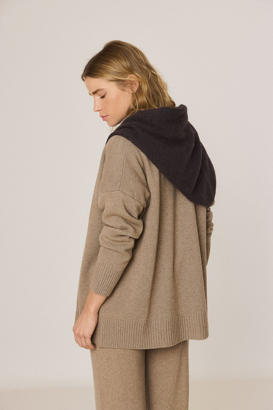 Indi & Cold Knitted Shawl in Chocolate